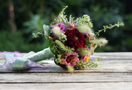 fleuriste melrand l'aura des fleurs bouquet mariage pourpre décoration mariage